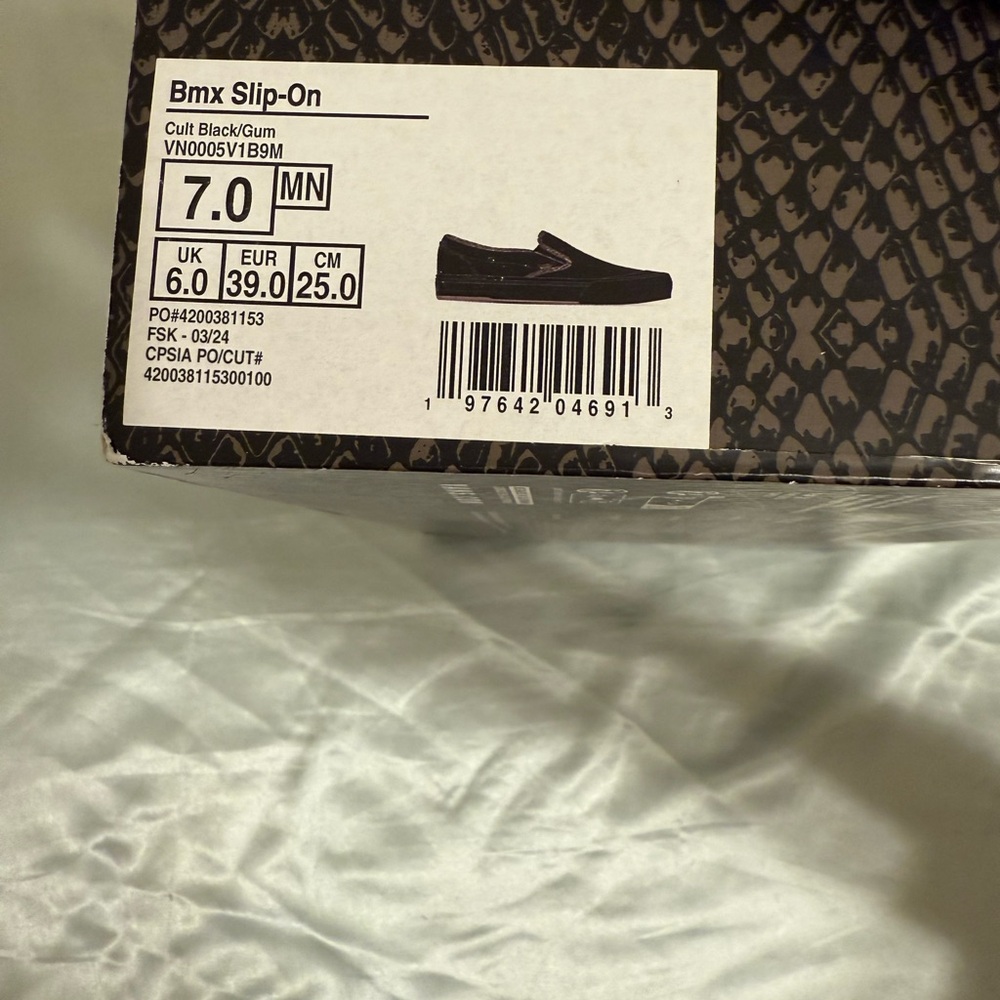 Vans Unisex Black Slip-On Shoes - Picture 3 of 4